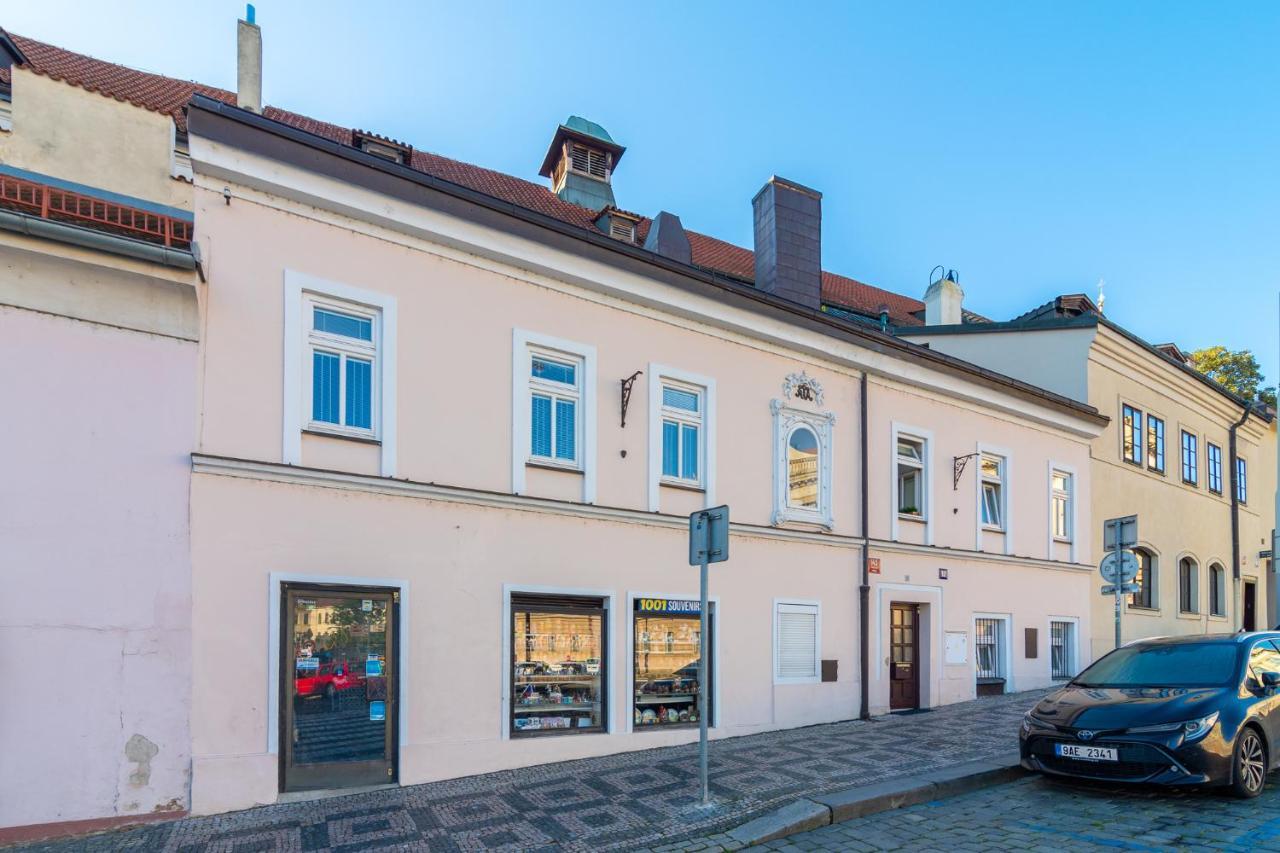 The Bookhouse, 5-Bedroom Residence By Prague Castle — Fotky 1